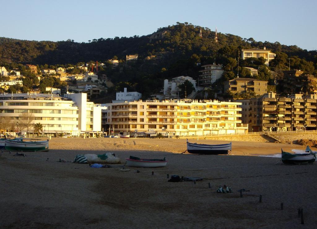 Edificio Tropicana Tossa de Mar Bagian luar foto